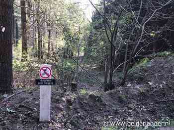 Boswachter is overlast van fietsers die borden slopen beu: ‘Heb respect voor de natuur’