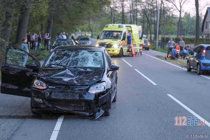 Scooterrijder zwaargewond bij frontale aanrijding met auto in Lunteren