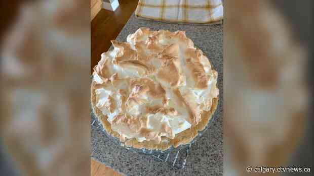 'Something to look forward to': Calgary woman sharing family recipes with neighbourhood walkers