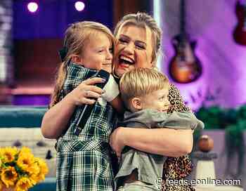 Kelly Clarkson Says Her Kids Are "Losing It" Over Their Schoolwork