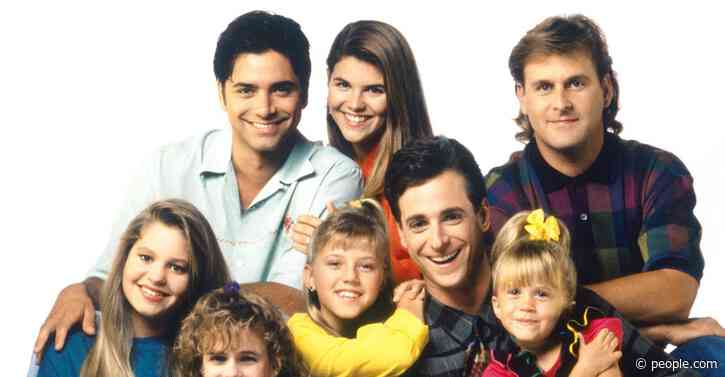 Candace Cameron Bure Has a Group Text with Full House Costars — and Reveals Who Messages 'Nonstop'