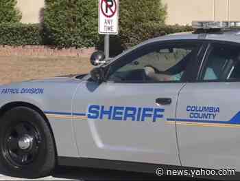 Wisconsin police tell locals to lock their doors after two convicted kidnappers escape from prison