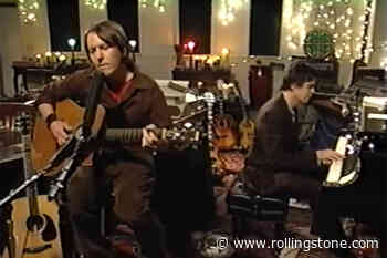 Flashback: Elliott Smith Plays Stripped-Down ‘Figure 8’ Songs on ‘The Jon Brion Show’