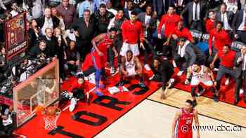 Toronto photographer's iconic shot of Kawhi Leonard's buzzer-beater wins top sports pic - CBC.ca