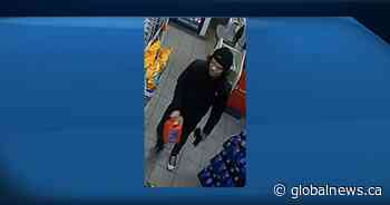 Edmonton police looking for arson suspect after construction site fire - Global News