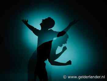 Zingende Arnhemmer drijft buurt tot wanhoop: ‘Als je vraagt of het zachter kan, begint hij agressief te krijsen’