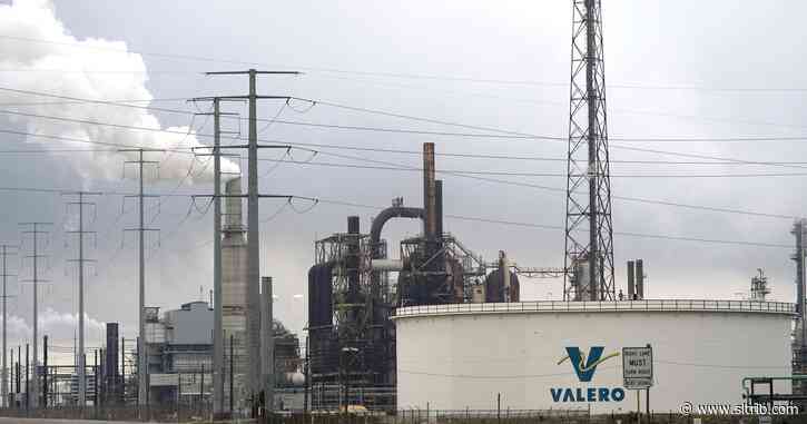 Oil price goes negative as demand collapses; stocks dip