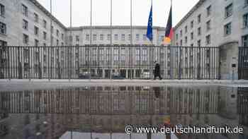 Covid-19 - "Außerordentliche Belastung für deutsche Wirtschaft" - Steuereinnahmen schrumpfen - Deutschlandfunk