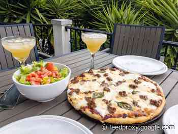 CNET makes pizza!     - CNET