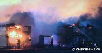 Fire tears through houses under construction in southwest Edmonton - Global News