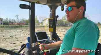 La didattica a distanza di Marco: «Taglio l'erba con il tablet sul trattore» - Il Gazzettino