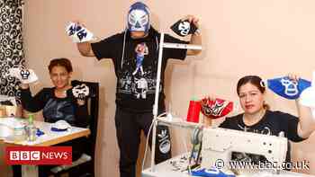 Coronavirus: Mexican wrestlers sew Lucha Libre face masks