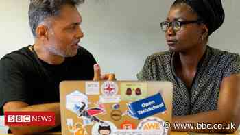 Refugees without phones 'unable to get support in lockdown'