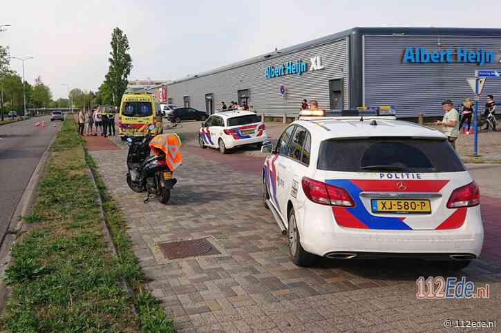 Scooterrijder gewond bij botsing met fietser op de Keesomstraat in Ede