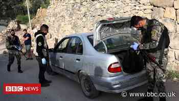 Coronavirus: Israel halts police phone tracking over privacy concerns