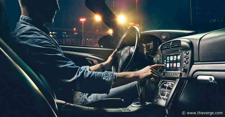 Porsche unveils CarPlay-compatible radios for its classic cars