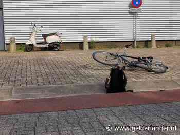 Scooterrijder en fietser botsen tegen elkaar in Ede