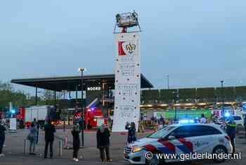 ‘Rood, blauw, geel steunen wit, samen één ❤️’; hartverwarmende actie voor ziekenhuispersoneel Ede