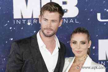 Chris Hemsworth shows off his Thor hammers on 'Kimmel' - UPI News