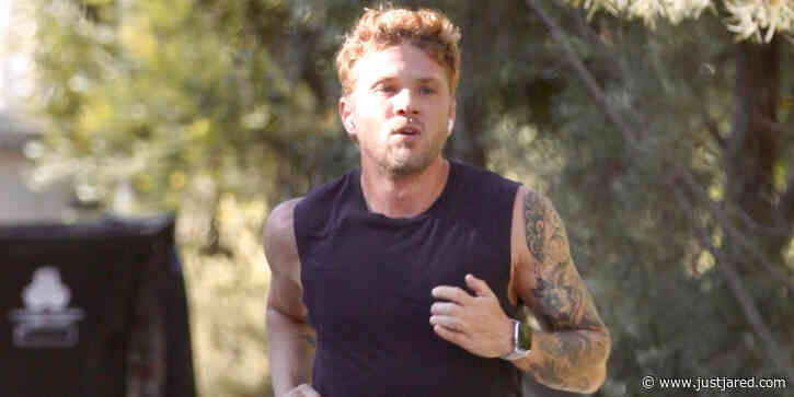 Ryan Phillippe Shows Off His Muscles During an Afternoon Jog