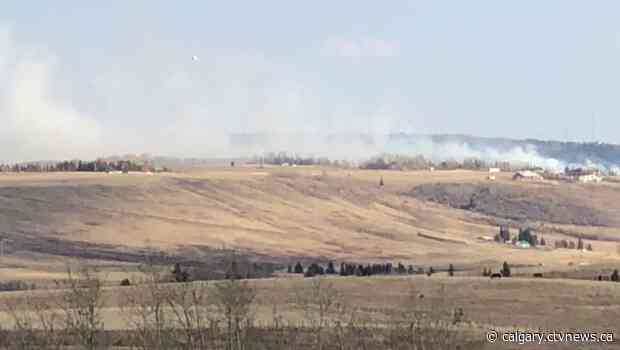 Homes threatened by large fire burning near Cochrane, Alta.