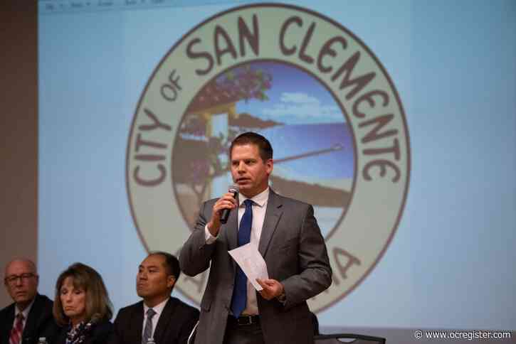 San Clemente Mayor Dan Bane helps restore some normalcy during his last City Council meeting