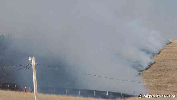 Homes threatened by fire burning near Cochrane, Alta.