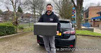 Kind-hearted teacher delivers hot meals to kids during lockdown