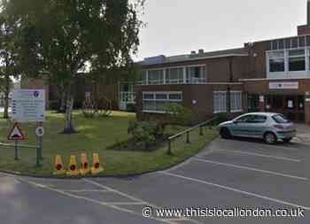 Chislehurst and Sidcup Grammar School make PPE for NHS