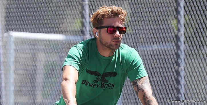 Ryan Phillippe Goes For Saturday Afternoon Bike Ride