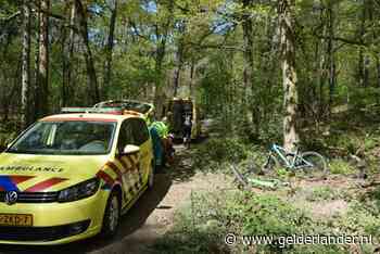 Mountainbiker gewond bij valpartij in bos bij Berg en Dal