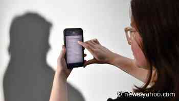 Coronavirus: Australians download COVIDSafe contact tracing app