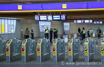 Politie rukt uit voor agressieve man op Arnhem Centraal