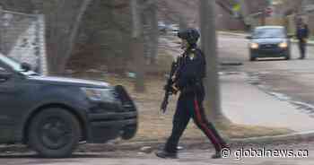 Saskatoon Police searching for armed man near Avenue B North