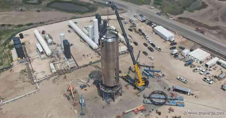 SpaceX’s future deep-space rocket passes key test, paving the way for short flight