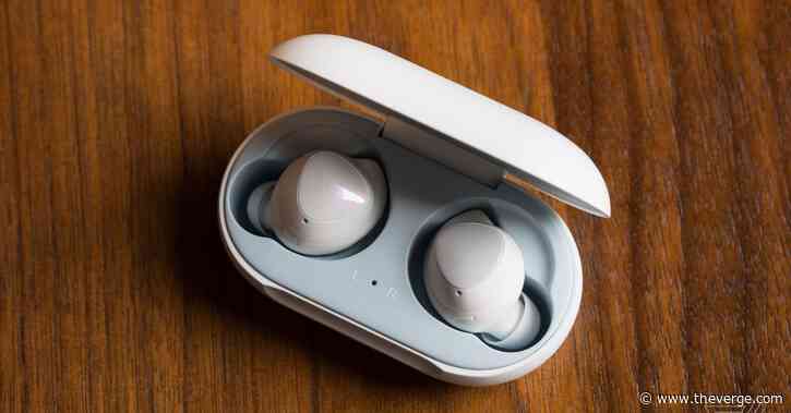 Samsung’s update for the Galaxy Buds makes them more like the pricier Galaxy Buds Plus