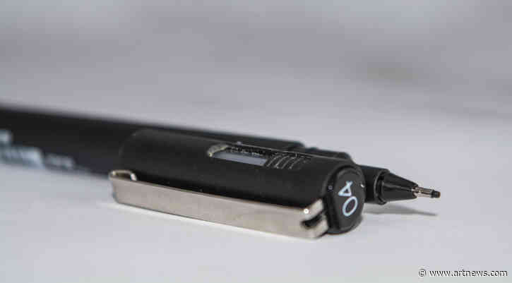 The Best Set of Black Disposable Drawing Pens for Artists and Writers