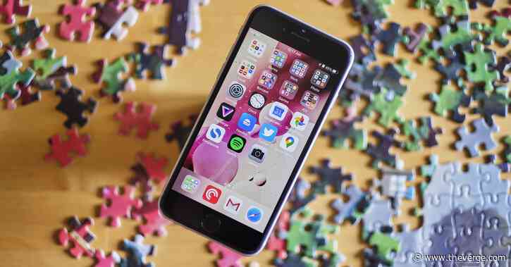 The iPhone SE can’t expand lock screen notifications with Haptic Touch