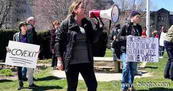 Reckless yahoos protest at Queen's Park in Toronto to end the shutdown - blogTO