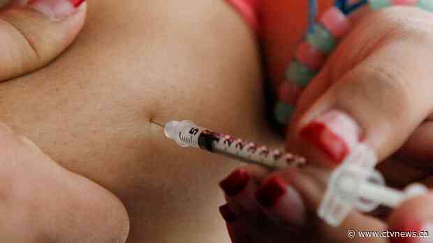 Canadians divided over making COVID-19 vaccine mandatory: poll