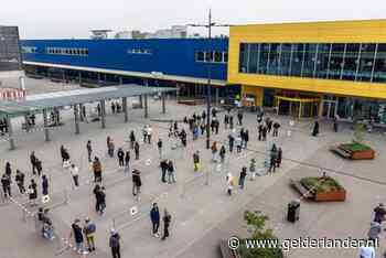 Met z’n allen naar Ikea: ‘Idiøten, zit er een schroefje los?’