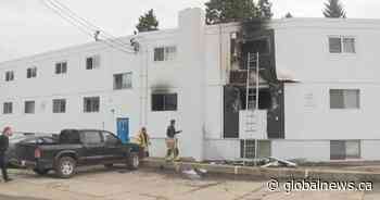 2 people sent to hospital after west Edmonton apartment fire - Global News