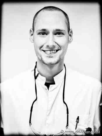 Fotograaf legt de gezichten achter het mondkapje vast: ‘Het voelt soms onmenselijk en machteloos’