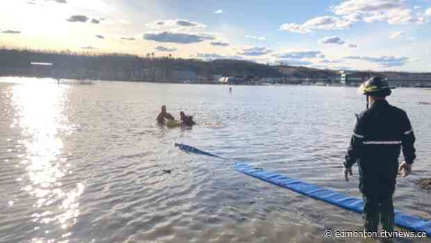Northern Alta. flood evacuees to receive emergency cash payment
