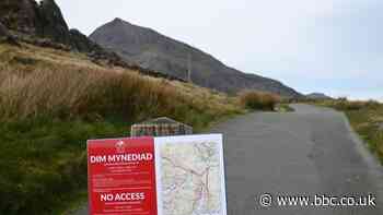 Sêl bendith aelodau'r Cynulliad i gyfyngiadau Covid