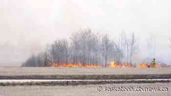 Farmer pitches in to help control Saskatoon-area grass fire - CTV News Saskatoon