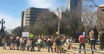 Hundreds protest COVID-19 social restrictions at Alberta legislature grounds