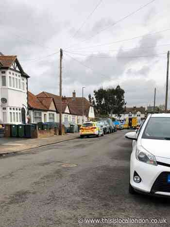 Man in his 50s pronounced dead after collapsing in Sidcup