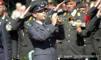 Taptoetrompettist alleen op de Dam: ‘Heel apart zonder al die mensen’