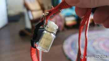 Message in a bottle: Neighours in isolation stay connected via carrier-cat